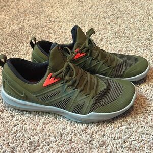 Nike Victory Elite Trainer Athletic Shoes. Size 10.5.